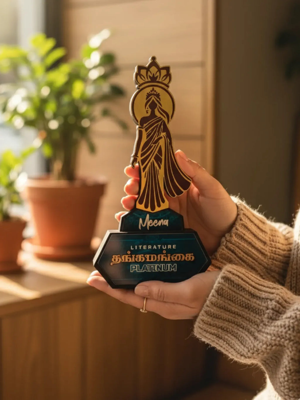 Hand holding a文学奖 (Literature Award) with a blurred indoor background