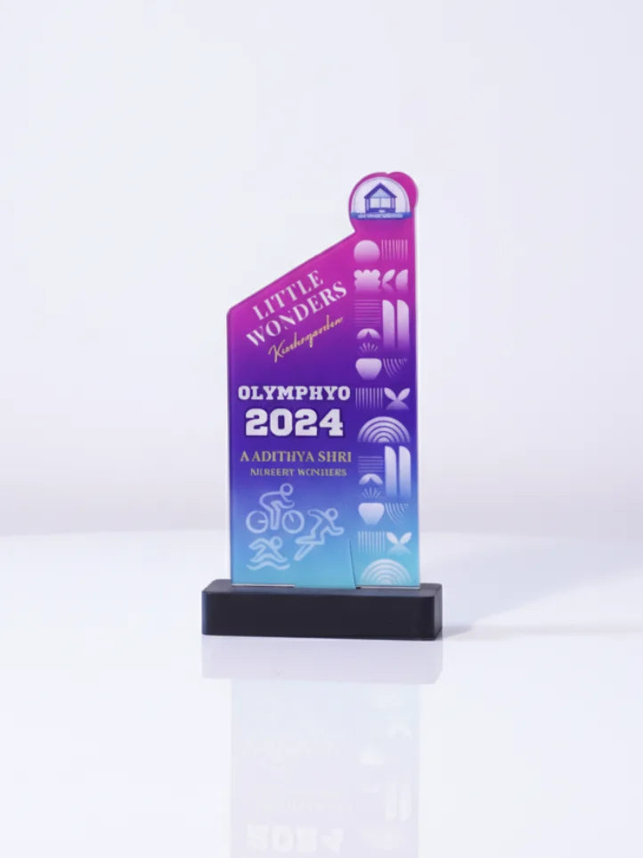 Purple and blue award with 'Olympico 2024' text on a white background