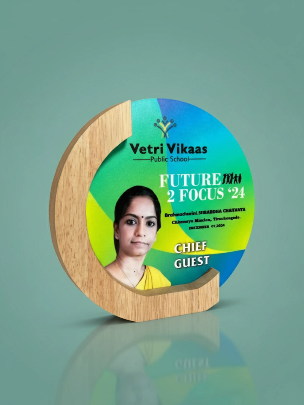 Round wooden plaque with a photo of a woman and text on a green background