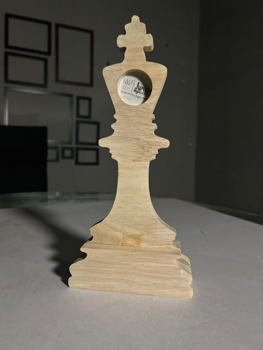 Customized king design trophy for corporate and sports events – EcoTrophy 2025